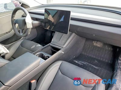 Zdjęcie 8 z 12 samochodu: 2024 TESLA MODEL 3 VIN:5YJ3E1EA7RF737555 - miniatura