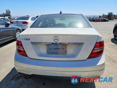 Zdjęcie 6 z 12 samochodu: 2013 MERCEDES-BENZ C 250 VIN:WDDGF4HB2DR257887 - miniatura