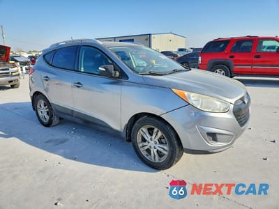 Czwarte zdjęcie samochodu z boku: 2012 HYUNDAI TUCSON GLS VIN:KM8JU3AC6CU454913 - miniatura