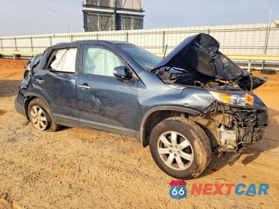 Czwarte zdjęcie samochodu z boku: 2011 KIA SORENTO LX VIN:5XYKT3A19BG138951 - miniatura