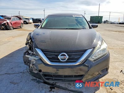 Piąte zdjęcie samochodu w środku: 2018 NISSAN ALTIMA 2.5 S VIN:1N4AL3AP3JC129669 - miniatura