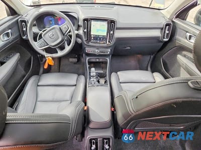 Zdjęcie 8 z 14 samochodu: 2025 VOLVO XC40 PLUS VIN:YV4L12UC1S2483609 - miniatura