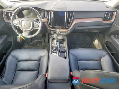 Zdjęcie 8 z 13 samochodu: 2021 VOLVO XC60 T5 MOMENTUM VIN:YV4102RK5M1851194 - miniatura
