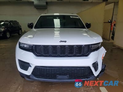 Piąte zdjęcie samochodu w środku: 2024 JEEP GRAND CHEROKEE LAREDO VIN:1C4RJHAG7RC256145 - miniatura