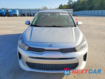 Piąte zdjęcie samochodu w środku: 2018 KIA RIO S VIN:3KPA24AB9JE077173 - miniatura