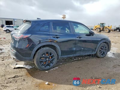 Trzecie zdjęcie samochodu z tyłu: 2025 HONDA HR-V SPORT VIN:3CZRZ1H50SM710349 - miniatura