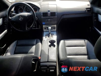 Zdjęcie 8 z 12 samochodu: 2010 MERCEDES-BENZ C 300 VIN:WDDGF5EB4AR099025 - miniatura
