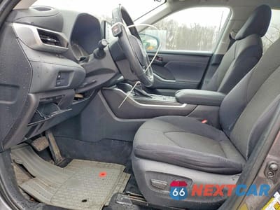 Zdjęcie 7 z 12 samochodu: 2021 TOYOTA HIGHLANDER LE VIN:5TDZZRAH7MS067526 - miniatura