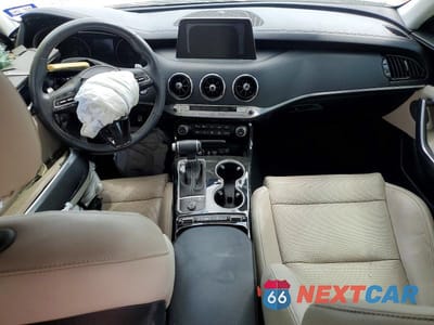 Zdjęcie 8 z 13 samochodu: 2019 KIA STINGER BASE VIN:KNAE15LA0K6063682 - miniatura