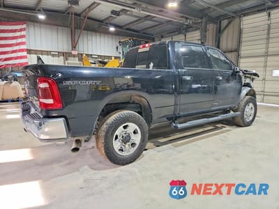 Trzecie zdjęcie samochodu z tyłu: 2022 RAM 2500 BIG HORN VIN:3C6UR5DL5NG131511 - miniatura