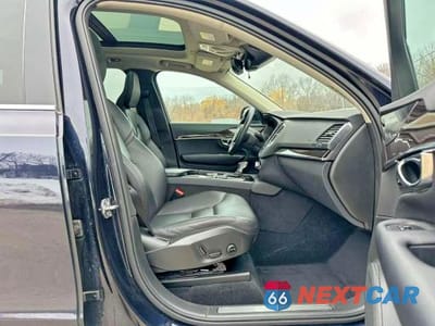 Piąte zdjęcie samochodu w środku: 2019 VOLVO XC90 T6 MOMENTUM VIN:YV4A22PK9K1439533 - miniatura