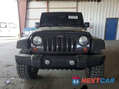 Piąte zdjęcie samochodu w środku: 2013 JEEP WRANGLER UNLIMITED SPORT VIN:1C4BJWDG7DL681956 - miniatura