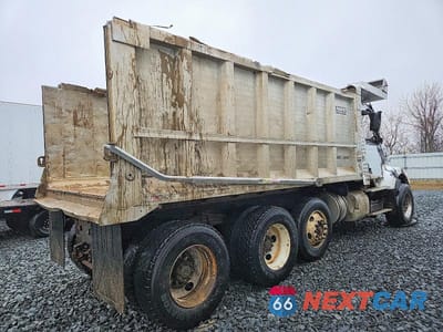 Czwarte zdjęcie samochodu z boku: 2015 VOLVO VHD DUMP TRUCK VIN:4V5KC9EH2FN910764 - miniatura