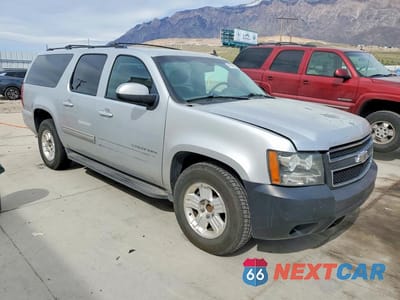 Czwarte zdjęcie samochodu z boku: 2013 CHEVROLET SUBURBAN C1500 LS VIN:1GNSCHE06DR102533 - miniatura