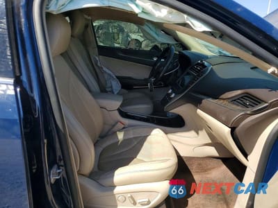 Zdjęcie 7 z 13 samochodu: 2018 LINCOLN MKC RESERVE VIN:5LMCJ3C99JUL07174 - miniatura