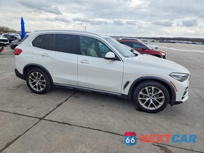 Czwarte zdjęcie samochodu z boku: 2020 BMW X5 SDRIVE 40I VIN:5UXCR4C01L9B08716 - miniatura