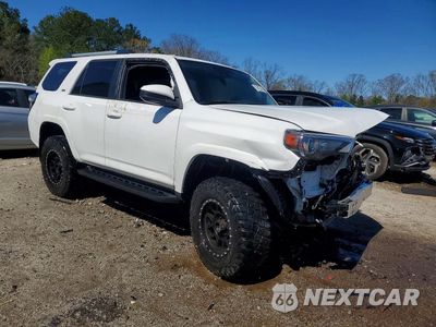 Czwarte zdjęcie samochodu z boku: 2022 TOYOTA 4RUNNER SR5 VIN:JTEMU5JRXN6034091 - miniatura