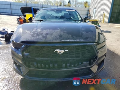 Piąte zdjęcie samochodu w środku: 2024 FORD MUSTANG VIN:1FA6P8TH4R5130519 - miniatura