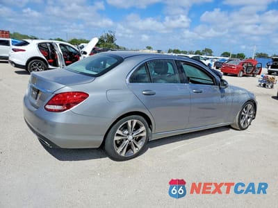 Trzecie zdjęcie samochodu z tyłu: 2016 MERCEDES-BENZ C 300 VIN:55SWF4JB5GU163589 - miniatura