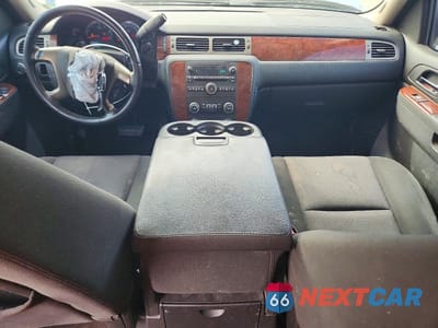 Zdjęcie 8 z 13 samochodu: 2011 CHEVROLET SUBURBAN C1500 LS VIN:1GNSCHE07BR120844 - miniatura