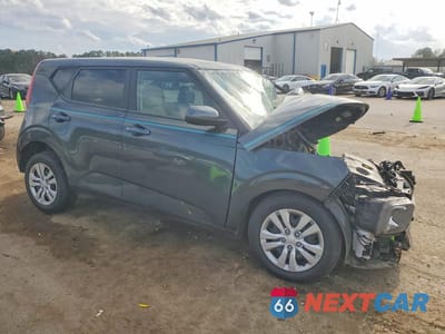Czwarte zdjęcie samochodu z boku: 2022 KIA SOUL LX VIN:KNDJ23AUXN7828590 - miniatura