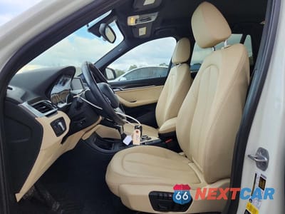 Zdjęcie 7 z 12 samochodu: 2017 BMW X1 XDRIVE28I VIN:WBXHT3C36H5F83633 - miniatura