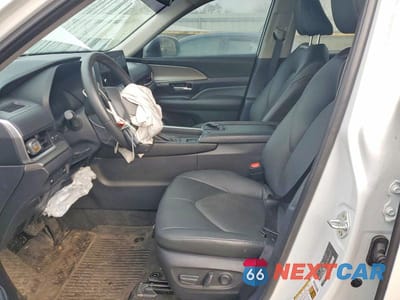 Zdjęcie 7 z 12 samochodu: 2024 TOYOTA GRAND HIGHLANDER XLE VIN:5TDAAAB57RS062876 - miniatura