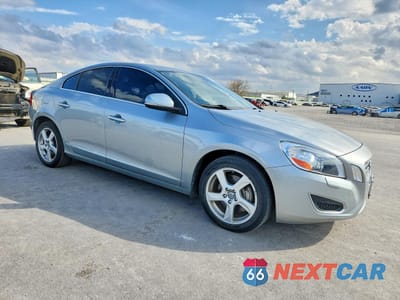 Czwarte zdjęcie samochodu z boku: 2013 VOLVO S60 T5 VIN:YV1612FH7D2173521 - miniatura