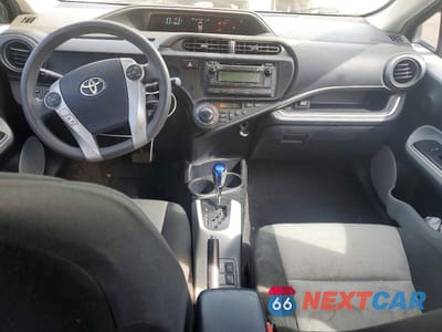 Zdjęcie 8 z 12 samochodu: 2014 TOYOTA PRIUS C TWO VIN:JTDKDTB30E1082884 - miniatura