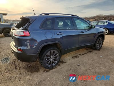 Trzecie zdjęcie samochodu z tyłu: 2021 JEEP CHEROKEE LATITUDE LUX VIN:1C4PJMMXXMD151632 - miniatura