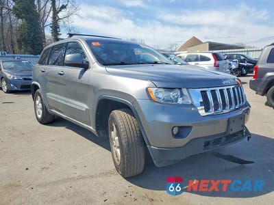 Czwarte zdjęcie samochodu z boku: 2012 JEEP GRAND CHEROKEE LAREDO VIN:1C4RJEAGXCC142260 - miniatura