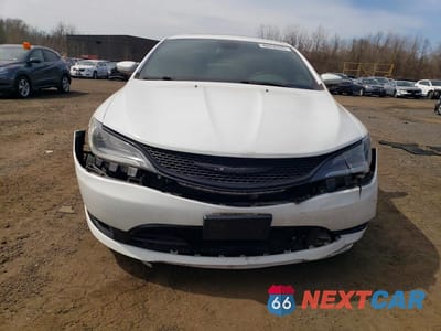 Piąte zdjęcie samochodu w środku: 2016 CHRYSLER 200 S VIN:1C3CCCDG0GN126082 - miniatura