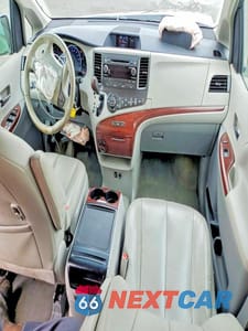 Zdjęcie 8 z 13 samochodu: 2014 TOYOTA SIENNA XLE 8-PASSENGER VIN:5TDYK3DC9ES455288 - miniatura