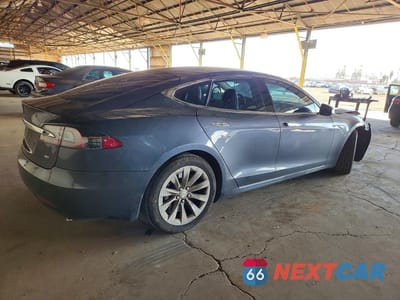 Trzecie zdjęcie samochodu z tyłu: 2016 TESLA MODEL S VIN:5YJSA1E18GF147370 - miniatura