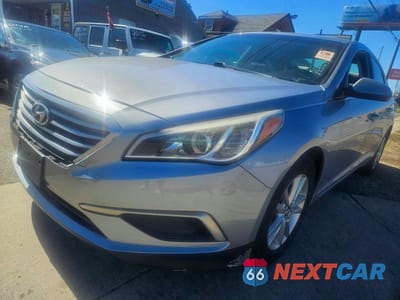 Drugie zdjęcie samochodu z przodu: 2017 HYUNDAI SONATA BASE VIN:5NPE24AF6HH573686 - miniatura