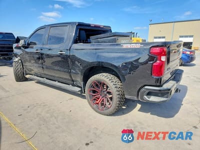 Drugie zdjęcie samochodu z przodu: 2021 CHEVROLET SILVERADO K1500 TRAIL BOSS CUSTOM VIN:3GCPYCEF2MG383740 - miniatura