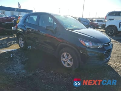 Czwarte zdjęcie samochodu z boku: 2017 CHEVROLET TRAX LS VIN:3GNCJNSB1HL286761 - miniatura