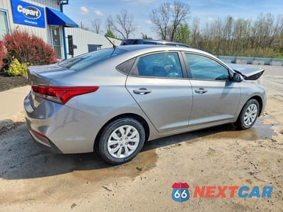 Trzecie zdjęcie samochodu z tyłu: 2022 HYUNDAI ACCENT SE VIN:3KPC24A69NE180093 - miniatura