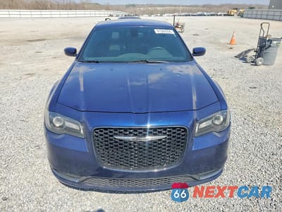 Piąte zdjęcie samochodu w środku: 2015 CHRYSLER 300 S VIN:2C3CCABG3FH922579 - miniatura