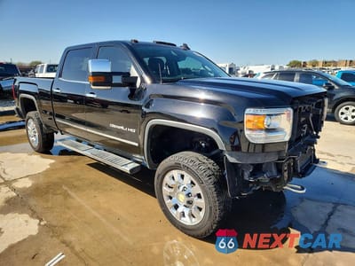 Czwarte zdjęcie samochodu z boku: 2017 GMC SIERRA K2500 DENALI VIN:1GT12UEG4HF161844 - miniatura