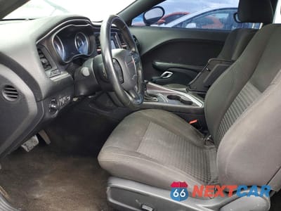 Zdjęcie 7 z 12 samochodu: 2016 DODGE CHALLENGER SXT VIN:2C3CDZAG6GH107484 - miniatura