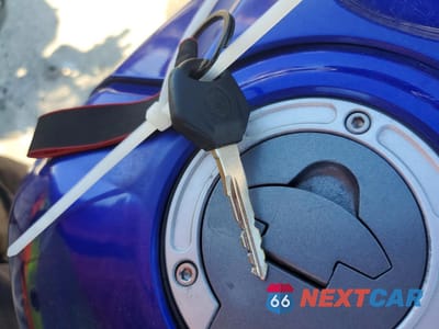 Zdjęcie 8 z 10 samochodu: 2024 YAMAHA YZFR3 VIN:MH3RH18Y4RK015023 - miniatura