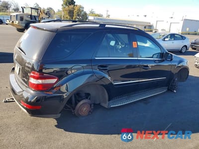 Trzecie zdjęcie samochodu z tyłu: 2010 MERCEDES-BENZ ML 350 4MATIC VIN:4JGBB8GB0AA574453 - miniatura