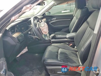 Zdjęcie 7 z 12 samochodu: 2019 AUDI E-TRON PRESTIGE VIN:WA1VABGE1KB013289 - miniatura