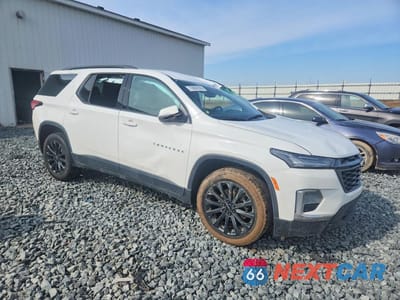 Czwarte zdjęcie samochodu z boku: 2023 CHEVROLET TRAVERSE RS VIN:1GNEVJKW5PJ307867 - miniatura