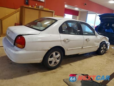 Trzecie zdjęcie samochodu z tyłu: 2001 HYUNDAI SONATA BASE VIN:KMHWF25S91A411175 - miniatura