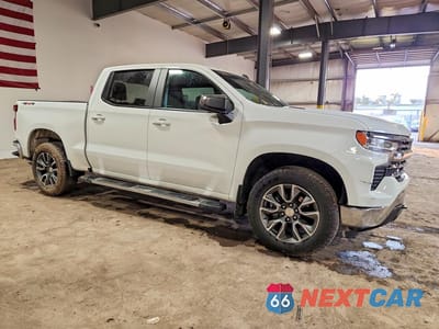 Czwarte zdjęcie samochodu z boku: 2025 CHEV SILVERADO K1500 LT-L VIN:1GCPKKEKXSZ159962 - miniatura