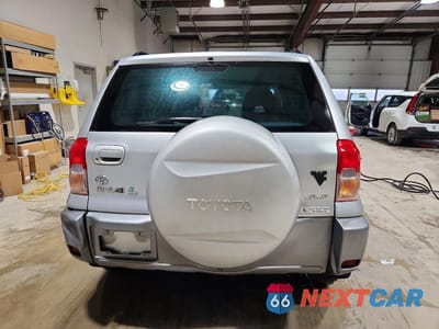 Zdjęcie 6 z 12 samochodu: 2001 TOYOTA RAV4 BASE VIN:JTEHH20V216002698 - miniatura