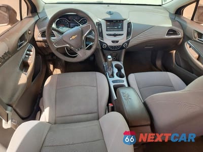 Zdjęcie 8 z 11 samochodu: 2018 CHEVROLET CRUZE LS VIN:1G1BC5SMXJ7127630 - miniatura