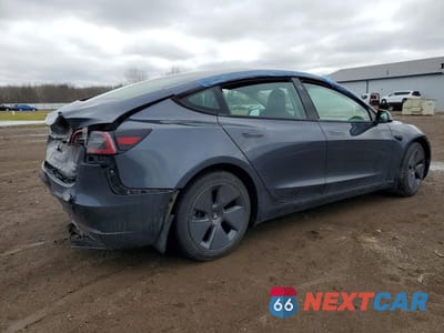 Trzecie zdjęcie samochodu z tyłu: 2022 TESLA MODEL 3 VIN:5YJ3E1EB4NF261025 - miniatura